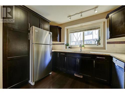 1651 Lynrick Road Unit# 102, Kelowna, BC - Indoor Photo Showing Kitchen