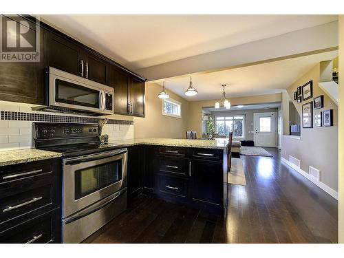 1651 Lynrick Road Unit# 102, Kelowna, BC - Indoor Photo Showing Kitchen