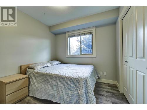 1651 Lynrick Road Unit# 102, Kelowna, BC - Indoor Photo Showing Bedroom