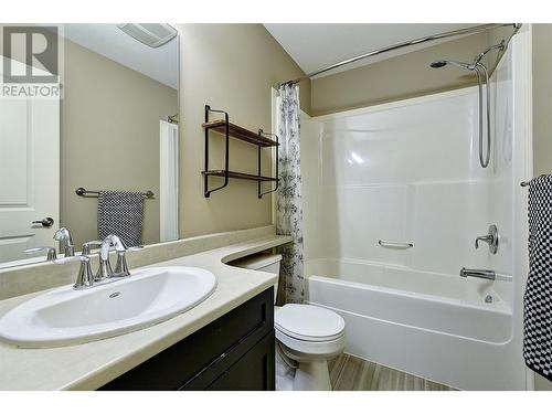 1651 Lynrick Road Unit# 102, Kelowna, BC - Indoor Photo Showing Bathroom