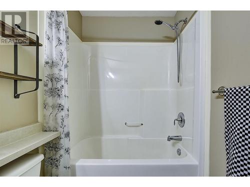 1651 Lynrick Road Unit# 102, Kelowna, BC - Indoor Photo Showing Bathroom