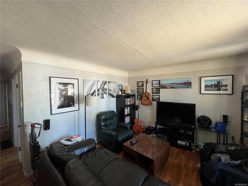 913 Falmouth Rd, Saanich, BC - Indoor