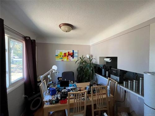 913 Falmouth Rd, Saanich, BC - Indoor Photo Showing Other Room