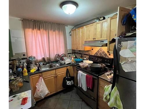 913 Falmouth Rd, Saanich, BC - Indoor Photo Showing Kitchen With Double Sink