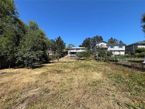 913 Falmouth Rd, Saanich, BC - Outdoor