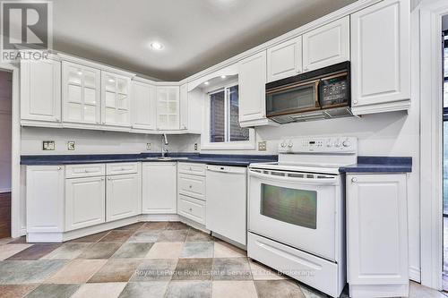 273 Cairncroft Road, Oakville (Eastlake), ON - Indoor Photo Showing Kitchen