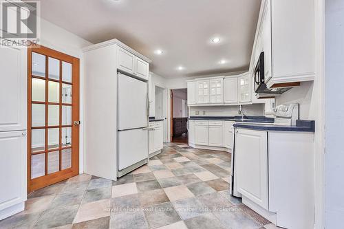 273 Cairncroft Road, Oakville (Eastlake), ON - Indoor Photo Showing Kitchen