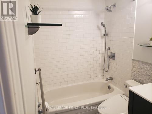 515 - 5 Rosehill Avenue, Toronto, ON - Indoor Photo Showing Bathroom