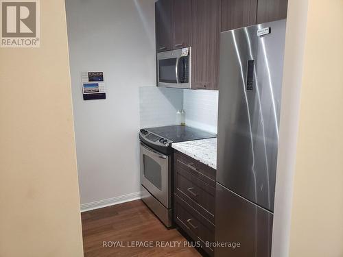 515 - 5 Rosehill Avenue, Toronto, ON - Indoor Photo Showing Kitchen