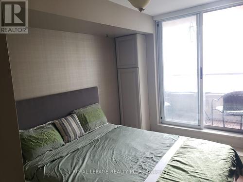 515 - 5 Rosehill Avenue, Toronto, ON - Indoor Photo Showing Bedroom