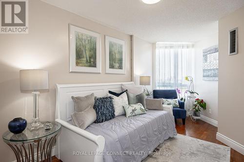 Ph214 - 120 Promenade Circle, Vaughan, ON - Indoor Photo Showing Other Room