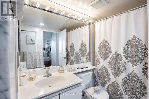 Ph214 - 120 Promenade Circle, Vaughan, ON - Indoor Photo Showing Bathroom