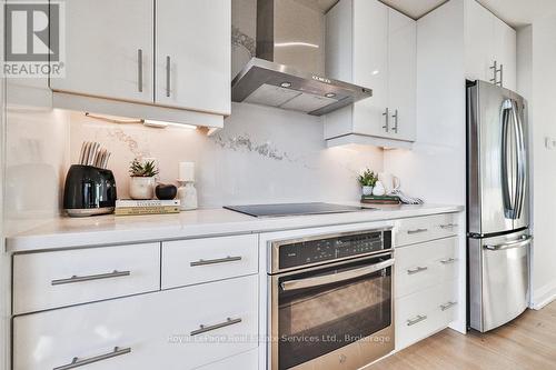 807 - 2025 Maria Street, Burlington (Brant), ON - Indoor Photo Showing Kitchen With Upgraded Kitchen