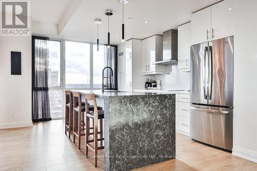 807 - 2025 Maria Street, Burlington (Brant), ON - Indoor Photo Showing Kitchen With Upgraded Kitchen