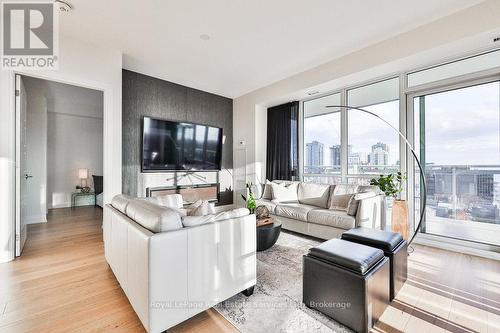 807 - 2025 Maria Street, Burlington (Brant), ON - Indoor Photo Showing Living Room