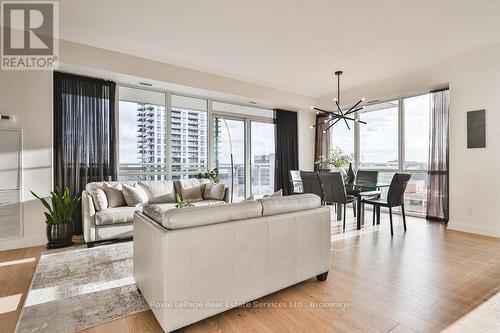 807 - 2025 Maria Street, Burlington (Brant), ON - Indoor Photo Showing Living Room