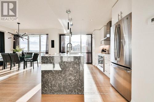 807 - 2025 Maria Street, Burlington (Brant), ON - Indoor Photo Showing Kitchen With Upgraded Kitchen