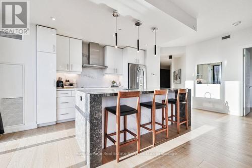 807 - 2025 Maria Street, Burlington (Brant), ON - Indoor Photo Showing Kitchen With Upgraded Kitchen