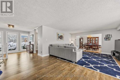 83 Frederick Drive, Wasaga Beach, ON - Indoor Photo Showing Living Room