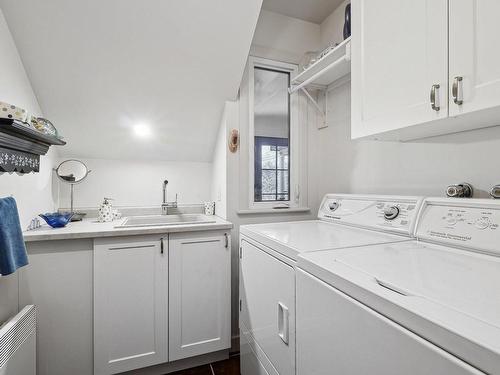 Salle de lavage - 185 Rue Michel, Mont-Saint-Hilaire, QC - Indoor Photo Showing Laundry Room