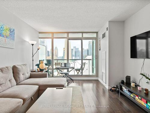 3502-81 Navy Wharf Crt, Toronto, ON - Indoor Photo Showing Living Room