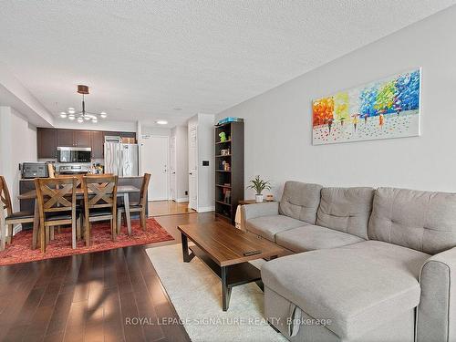 3502-81 Navy Wharf Crt, Toronto, ON - Indoor Photo Showing Living Room