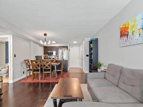 3502-81 Navy Wharf Crt, Toronto, ON - Indoor Photo Showing Living Room