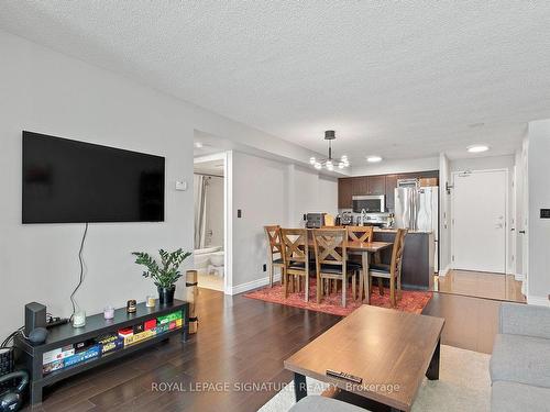 3502-81 Navy Wharf Crt, Toronto, ON - Indoor Photo Showing Living Room