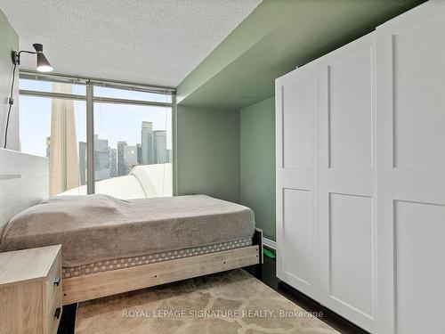 3502-81 Navy Wharf Crt, Toronto, ON - Indoor Photo Showing Bedroom