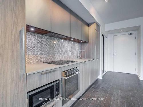 3911-85 Wood St, Toronto, ON - Indoor Photo Showing Kitchen