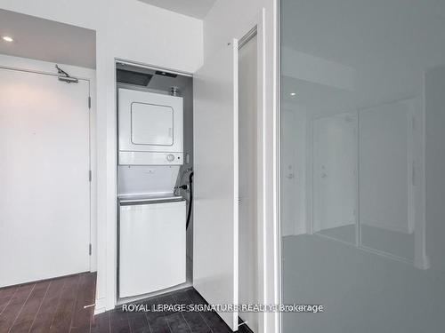 3911-85 Wood St, Toronto, ON - Indoor Photo Showing Laundry Room