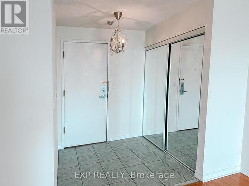 2233 - 68 Corporate Drive, Toronto, ON - Indoor Photo Showing Other Room