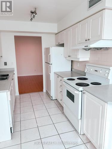 2233 - 68 Corporate Drive, Toronto, ON - Indoor Photo Showing Kitchen With Double Sink