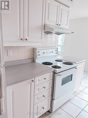 2233 - 68 Corporate Drive, Toronto, ON - Indoor Photo Showing Kitchen