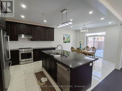 79 Forest Edge Crescent, East Gwillimbury, ON - Indoor Photo Showing Kitchen With Upgraded Kitchen