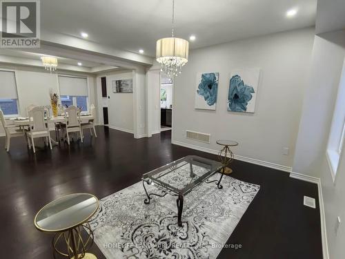 79 Forest Edge Crescent, East Gwillimbury, ON - Indoor Photo Showing Living Room