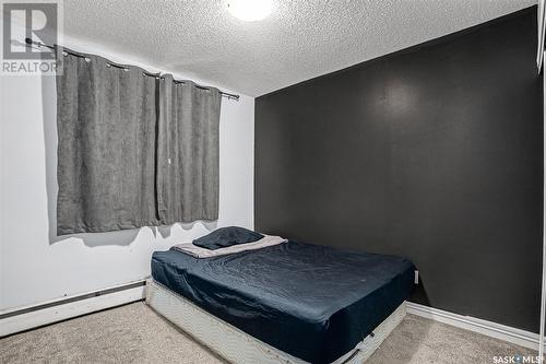 401 522 X Avenue S, Saskatoon, SK - Indoor Photo Showing Bedroom