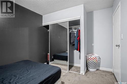 401 522 X Avenue S, Saskatoon, SK - Indoor Photo Showing Bedroom