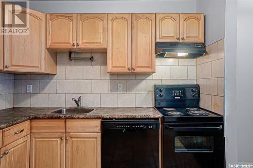 401 522 X Avenue S, Saskatoon, SK - Indoor Photo Showing Kitchen