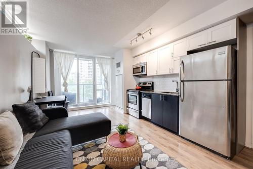 402 - 20 Joe Shuster Way, Toronto, ON - Indoor Photo Showing Kitchen