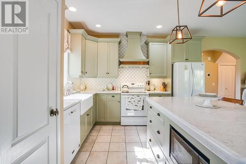 2096 Rosefield Drive, West Kelowna, BC - Indoor Photo Showing Kitchen