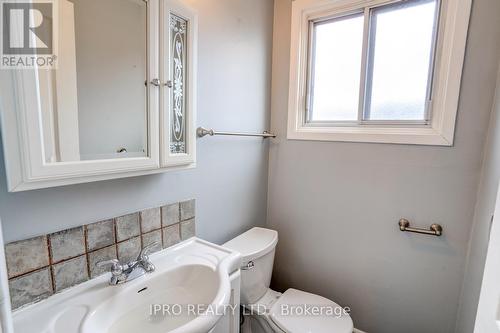 Upper - 801 Batory Avenue, Pickering, ON - Indoor Photo Showing Bathroom