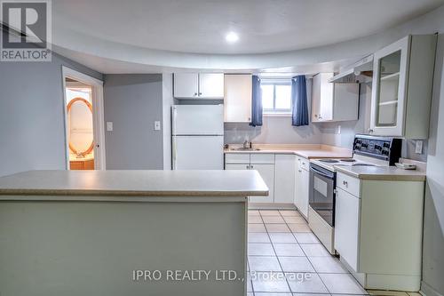 Upper - 801 Batory Avenue, Pickering, ON - Indoor Photo Showing Kitchen