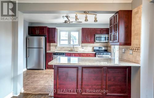 Upper - 801 Batory Avenue, Pickering, ON - Indoor Photo Showing Kitchen