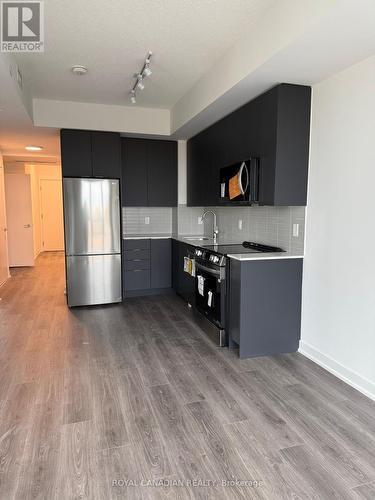 321 - 225 Malta Avenue, Brampton, ON - Indoor Photo Showing Kitchen