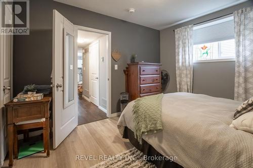 16 - 3200 Singleton Avenue, London, ON - Indoor Photo Showing Bedroom