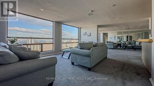 305 - 222 Jackson Street W, Hamilton, ON - Indoor Photo Showing Living Room