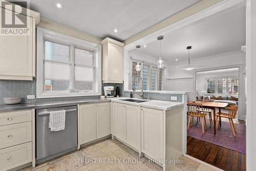 17 Indian Grove, Toronto, ON - Indoor Photo Showing Kitchen With Upgraded Kitchen