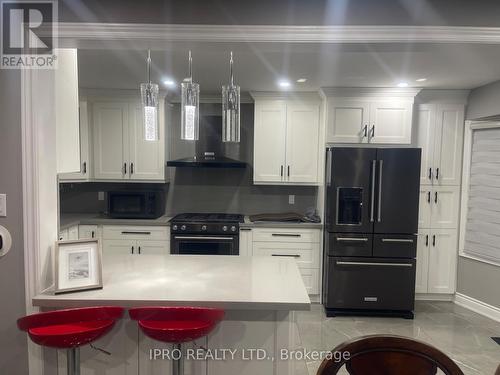 27 Silver Arrow Crescent, Vaughan, ON - Indoor Photo Showing Kitchen