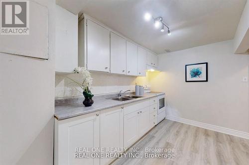 105 Aurora Heights Drive, Aurora, ON - Indoor Photo Showing Kitchen With Double Sink